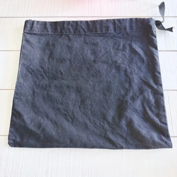 Chanel Box, Dust Bag,
Camellia Flower, Ribbon - Picture 6 of 9